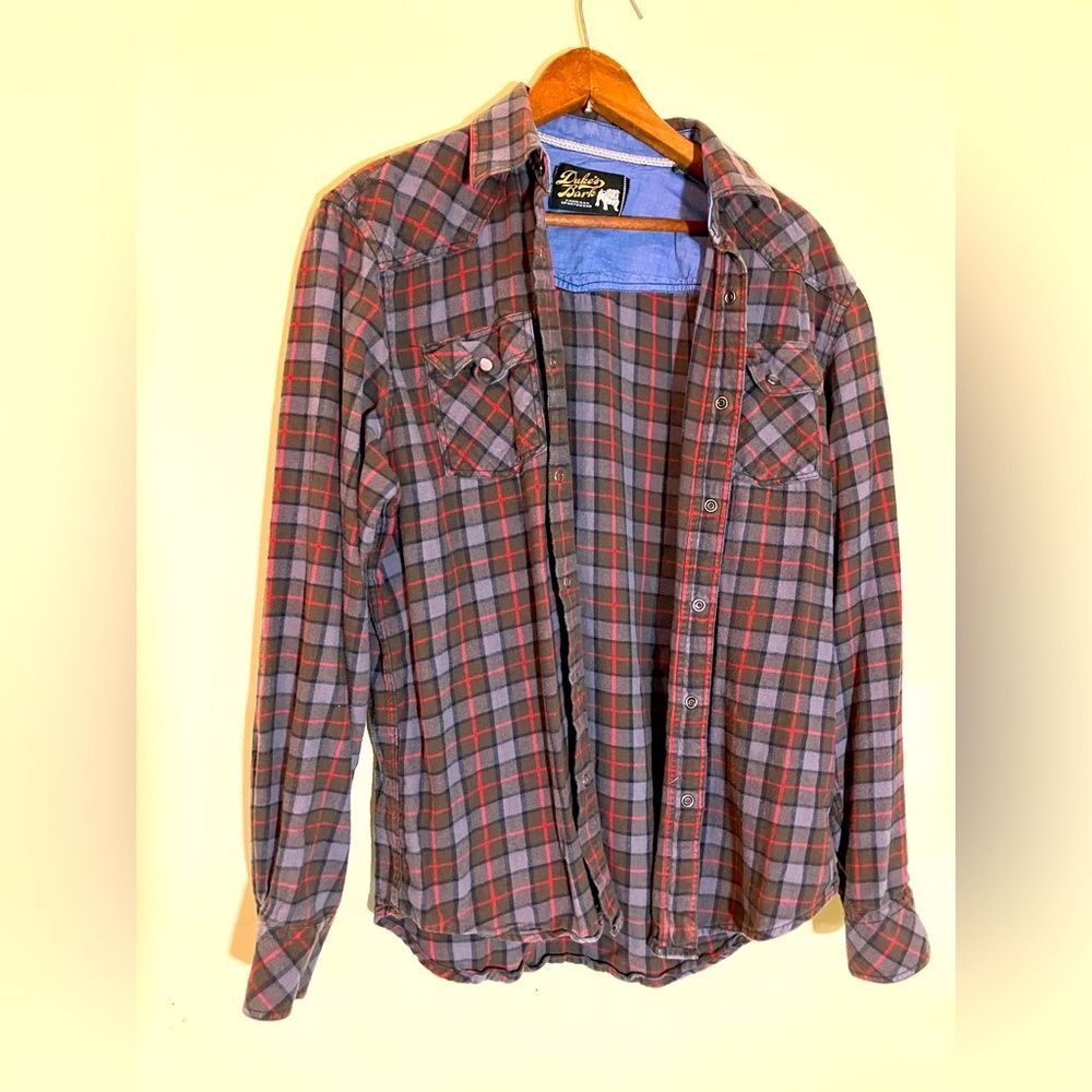 Dukes Bark flannel shirt, pearl type snaps, excellent condition, size medium